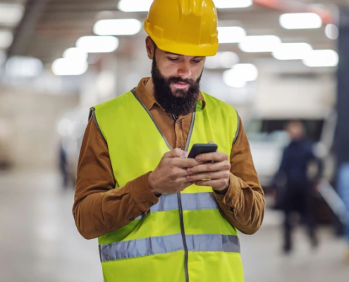 Työturvallisuuskorttikoulutus englanniksi – joustava itseopiskelu sovelluksella ja webinaari ammattilaisen johdolla